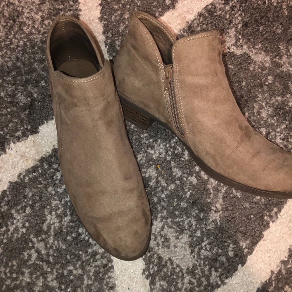 Cute fashionable and comfy boots!!